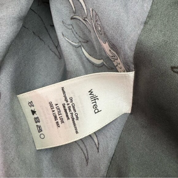 Aritzia pilier jacket fish 🐠 Japan Asia style koi fish shiny satiny silky feel - Picture 14 of 16